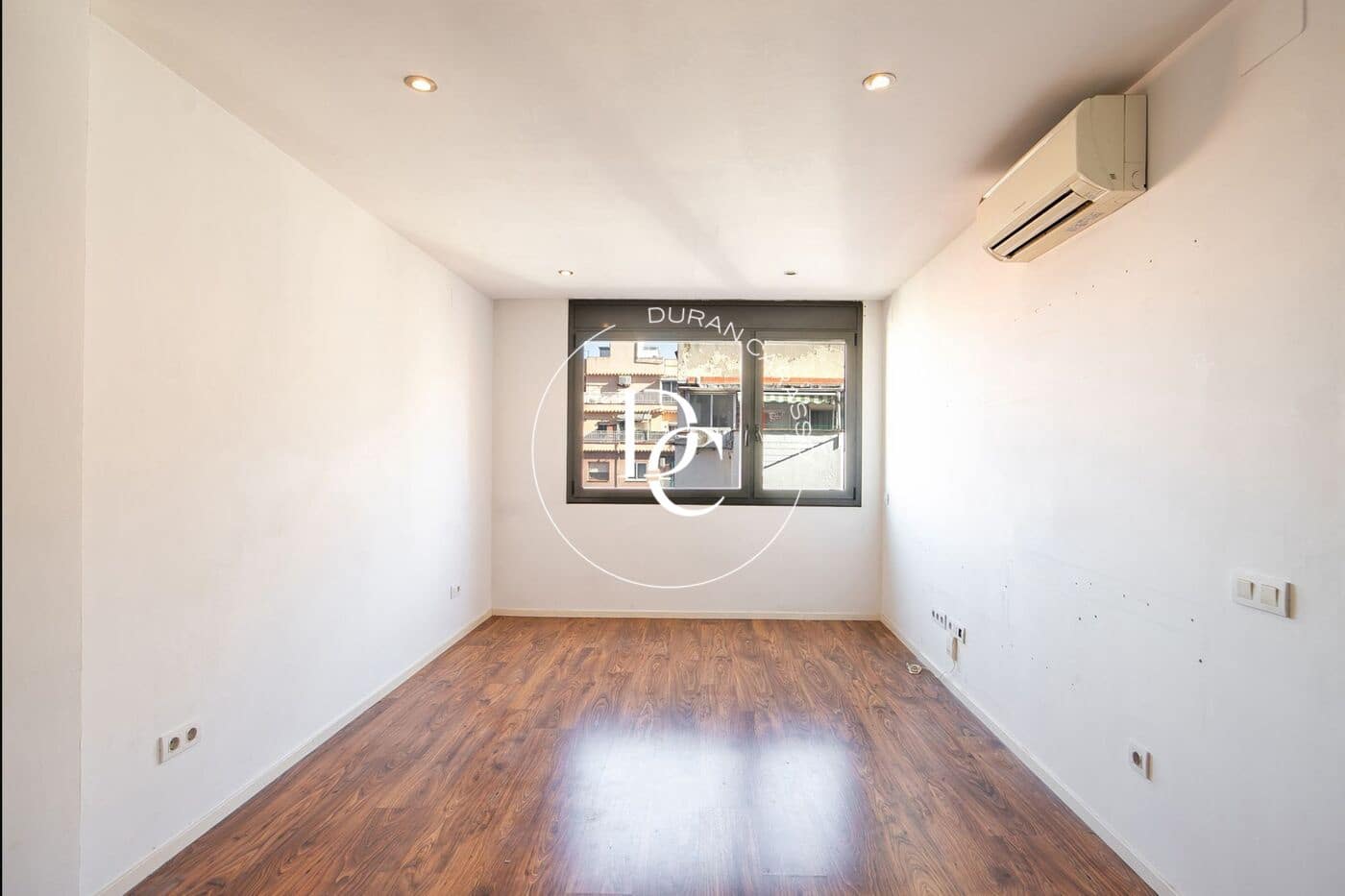 3 soveværelse Lejlighed til salg i Barcelona by - € 330.000 (Ref: 9599668)