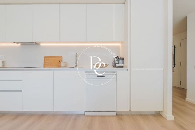 Appartement de 4 chambres à louer à Vilanova i la Geltrú - 3 000 € (Ref: 9605158)