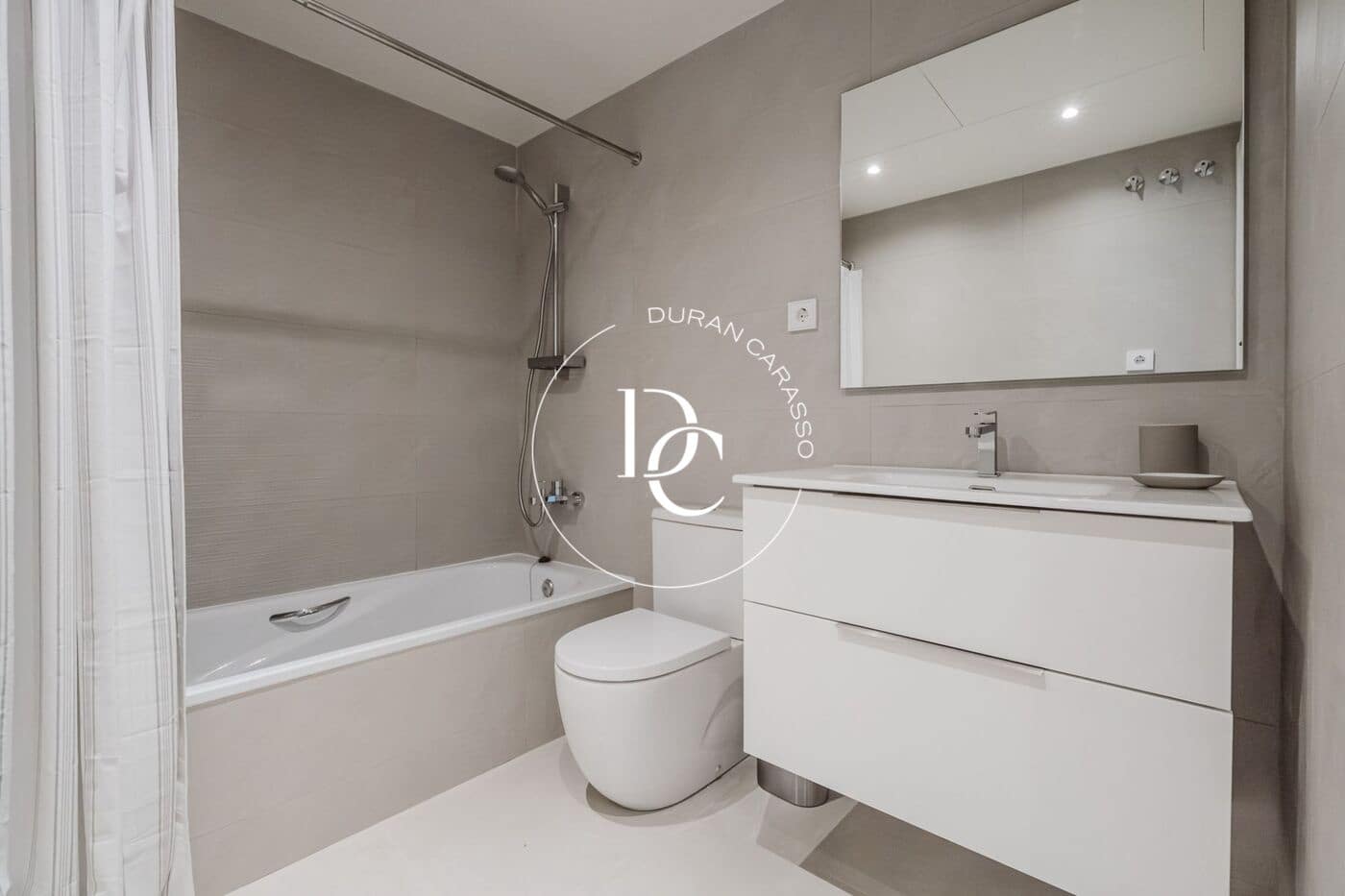 Appartement de 4 chambres à louer à Vilanova i la Geltru - 3 000 € (Ref: 9605158)