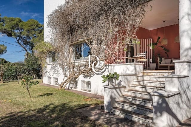 11 bedroom Villa for sale in Sitges - € 3,850,000 (Ref: 9627765)