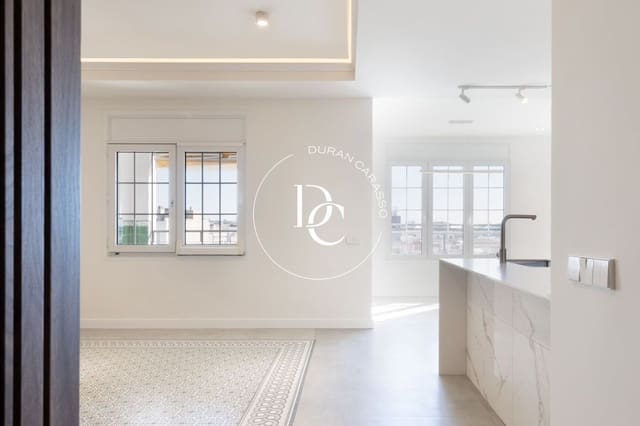 3 bedroom Penthouse for sale in La Dreta de L'Eixample, Barcelona city - € 995,000 (Ref: 9648352)