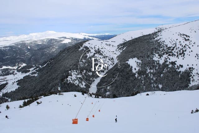 Garage for sale in Alp - € 12,000 (Ref: 9679967)