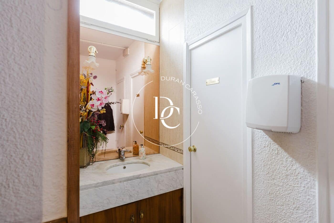 Commercial for sale in Alp - € 360,000 (Ref: 9679968)