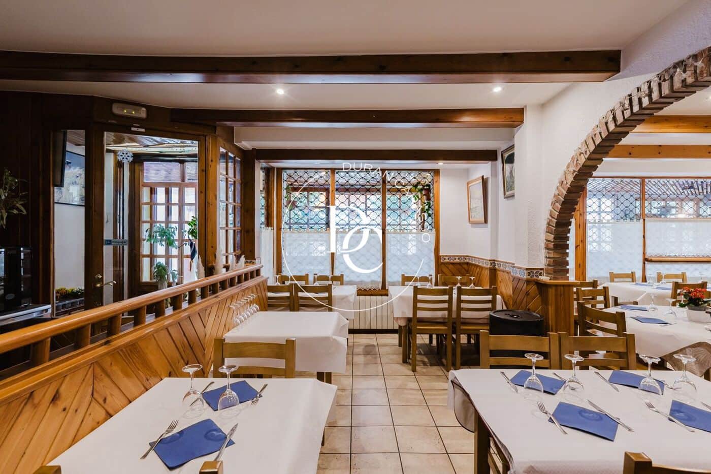 Commercial for sale in Alp - € 360,000 (Ref: 9679968)