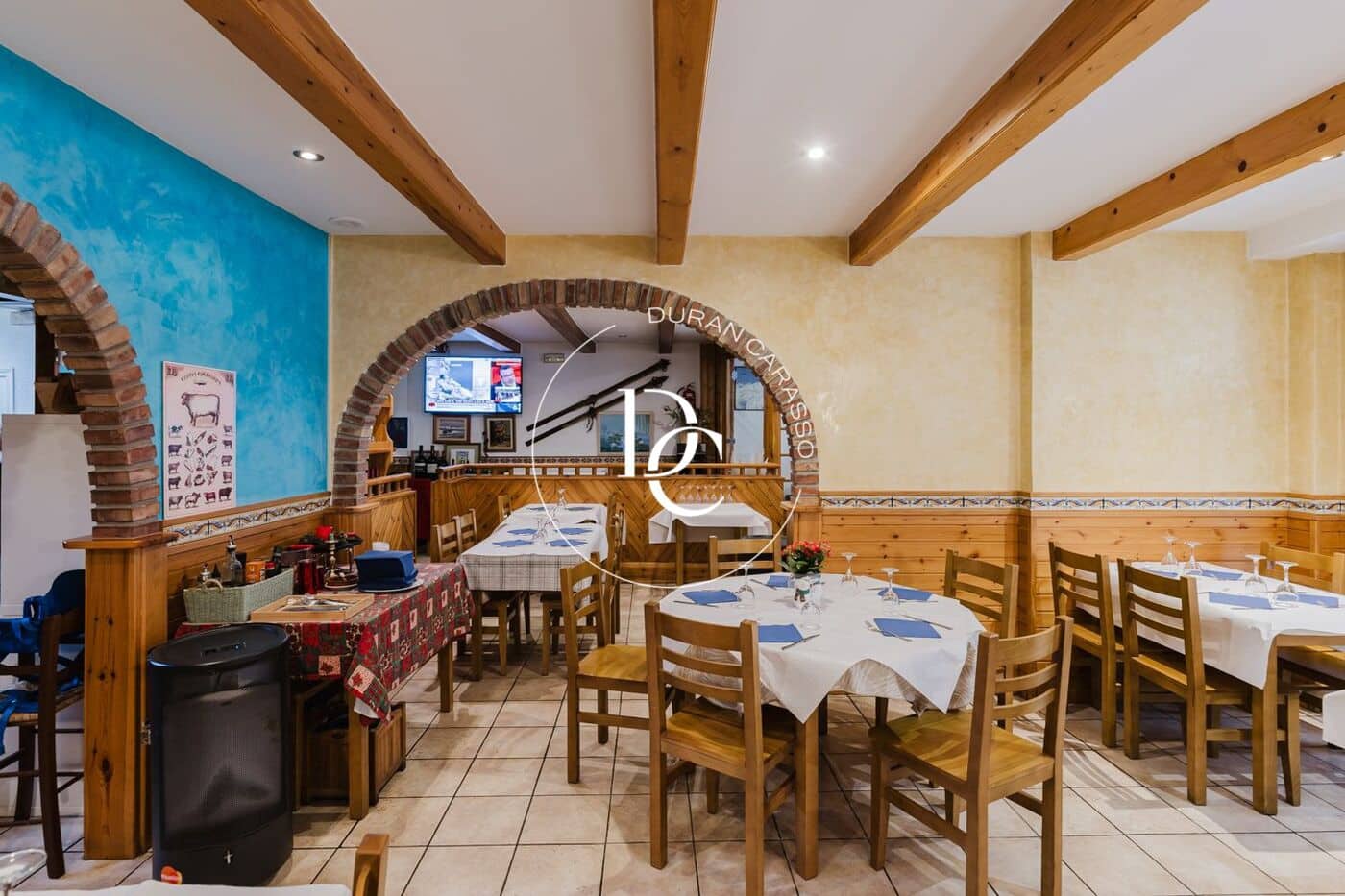 Commercial for sale in Alp - € 360,000 (Ref: 9679968)