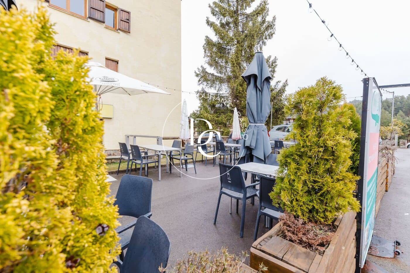 Commercial for sale in Alp - € 360,000 (Ref: 9679968)