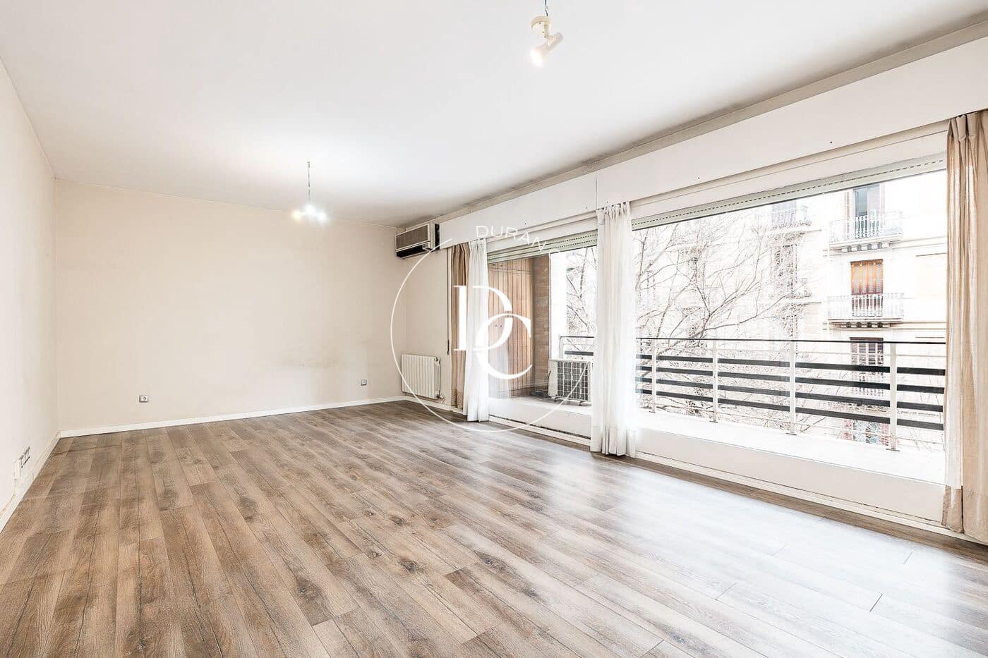 5 bedroom Apartment for sale in Barcelona city - € 1,130,000 (Ref: 9686738)