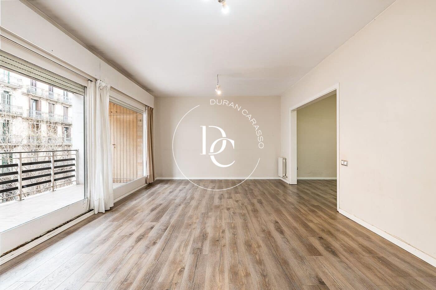 5 bedroom Apartment for sale in Barcelona city - € 1,130,000 (Ref: 9686738)