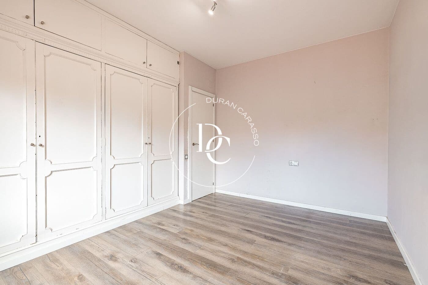 5 bedroom Apartment for sale in Barcelona city - € 1,130,000 (Ref: 9686738)