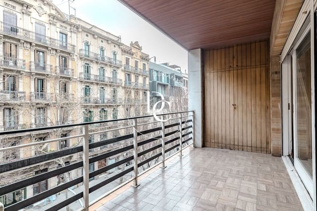 5 bedroom Apartment for sale in L'Antiga Esquerra de L'Eixample, Barcelona city - € 1,130,000 (Ref: 9686738)