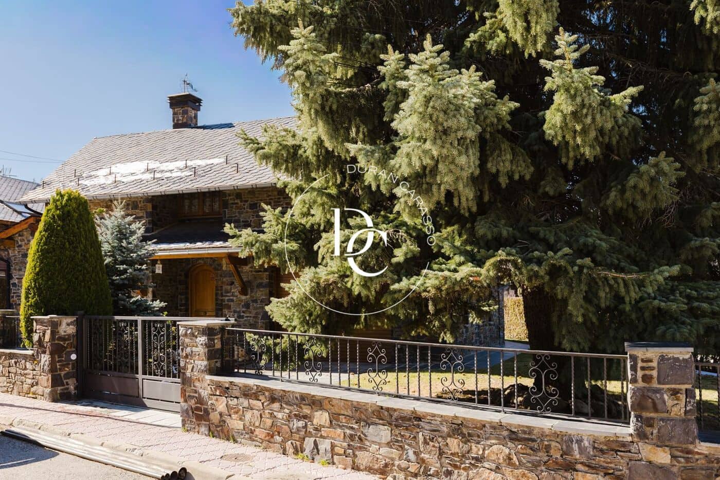 5 bedroom Villa for sale in Llivia - € 990,000 (Ref: 9695477)