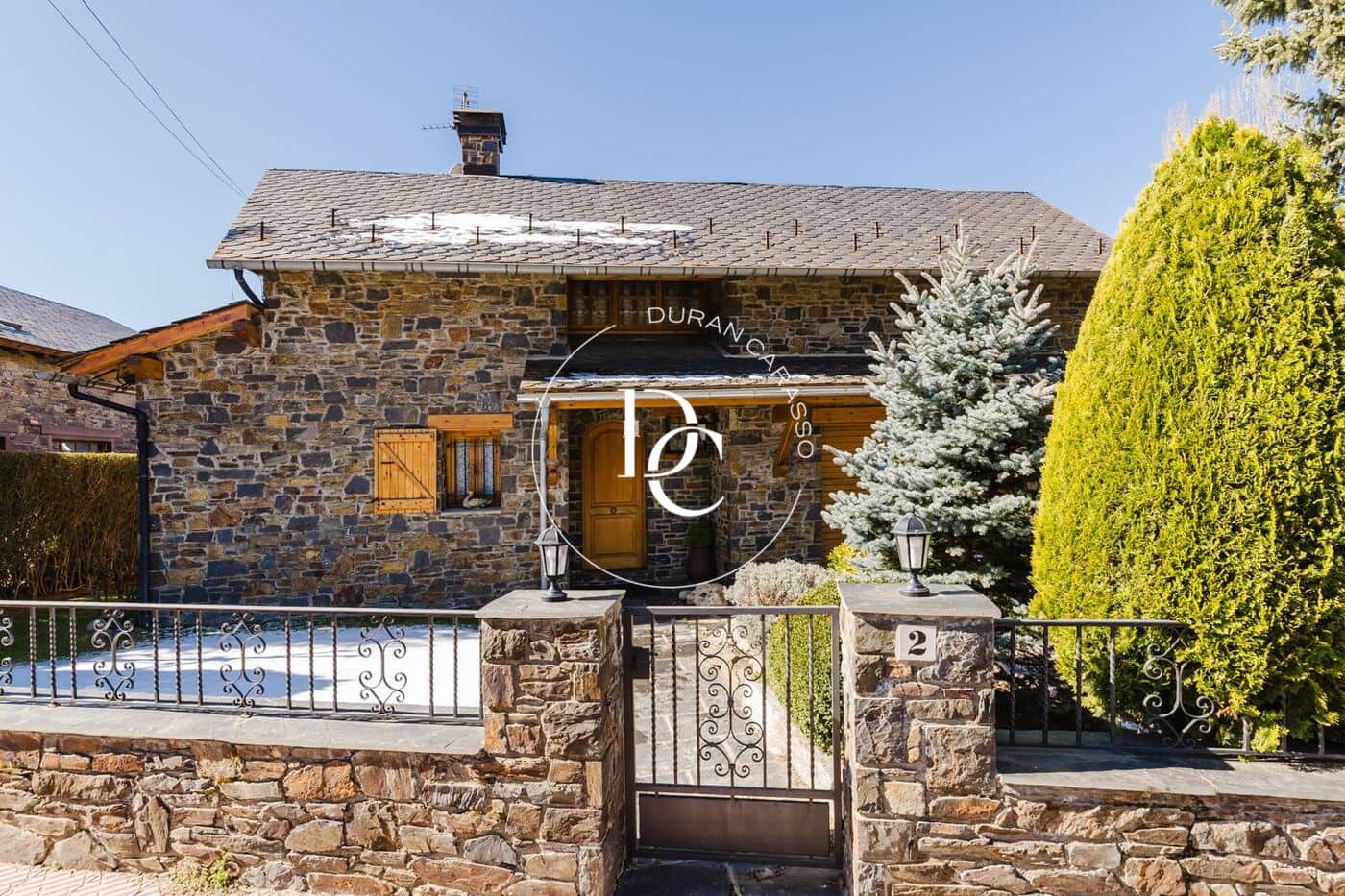 5 bedroom Villa for sale in Llivia - € 990,000 (Ref: 9695477)