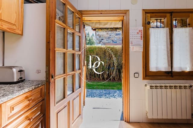 5 bedroom Villa for sale in Llívia - € 990,000 (Ref: 9695477)