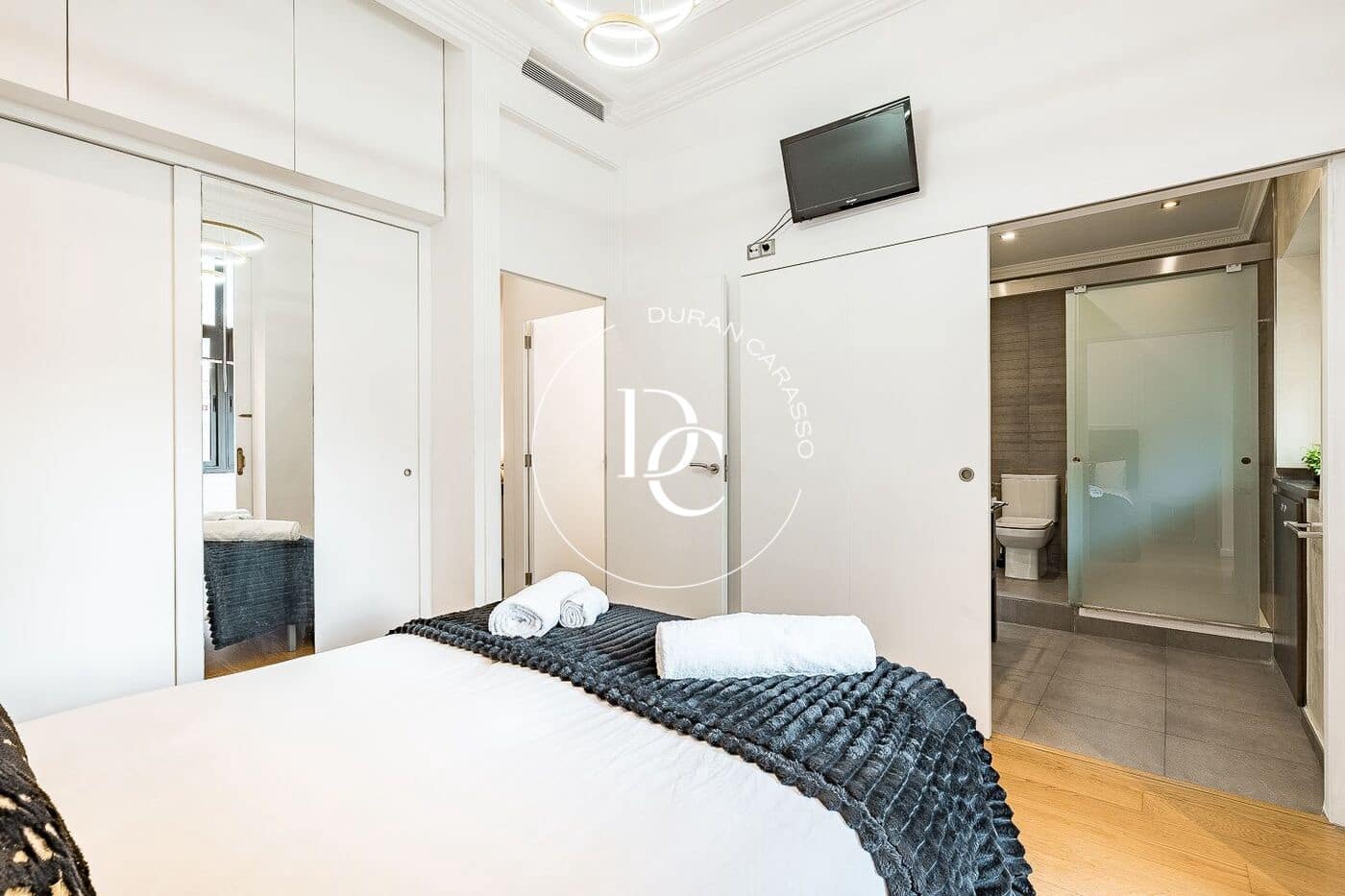 2 bedroom Apartment for sale in Barcelona city - € 900,000 (Ref: 9721841)