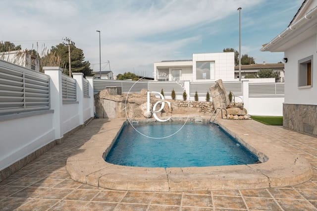 3 bedroom Villa for rent in Cubelles with pool - € 2,900 (Ref: 9726775)