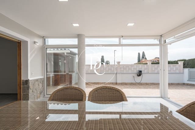 3 bedroom Villa for rent in Cubelles with pool - € 2,900 (Ref: 9726775)