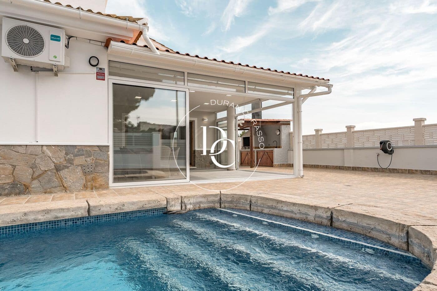 3 bedroom Villa for rent in Cubelles with pool - € 2,900 (Ref: 9726775)