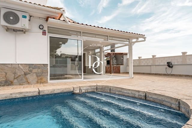 3 bedroom Villa for rent in Cubelles with pool - € 2,900 (Ref: 9726775)