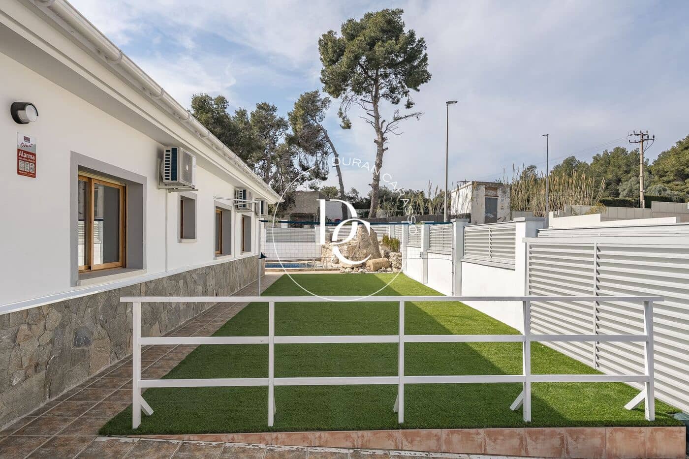 3 bedroom Villa for rent in Cubelles with pool - € 2,900 (Ref: 9726775)