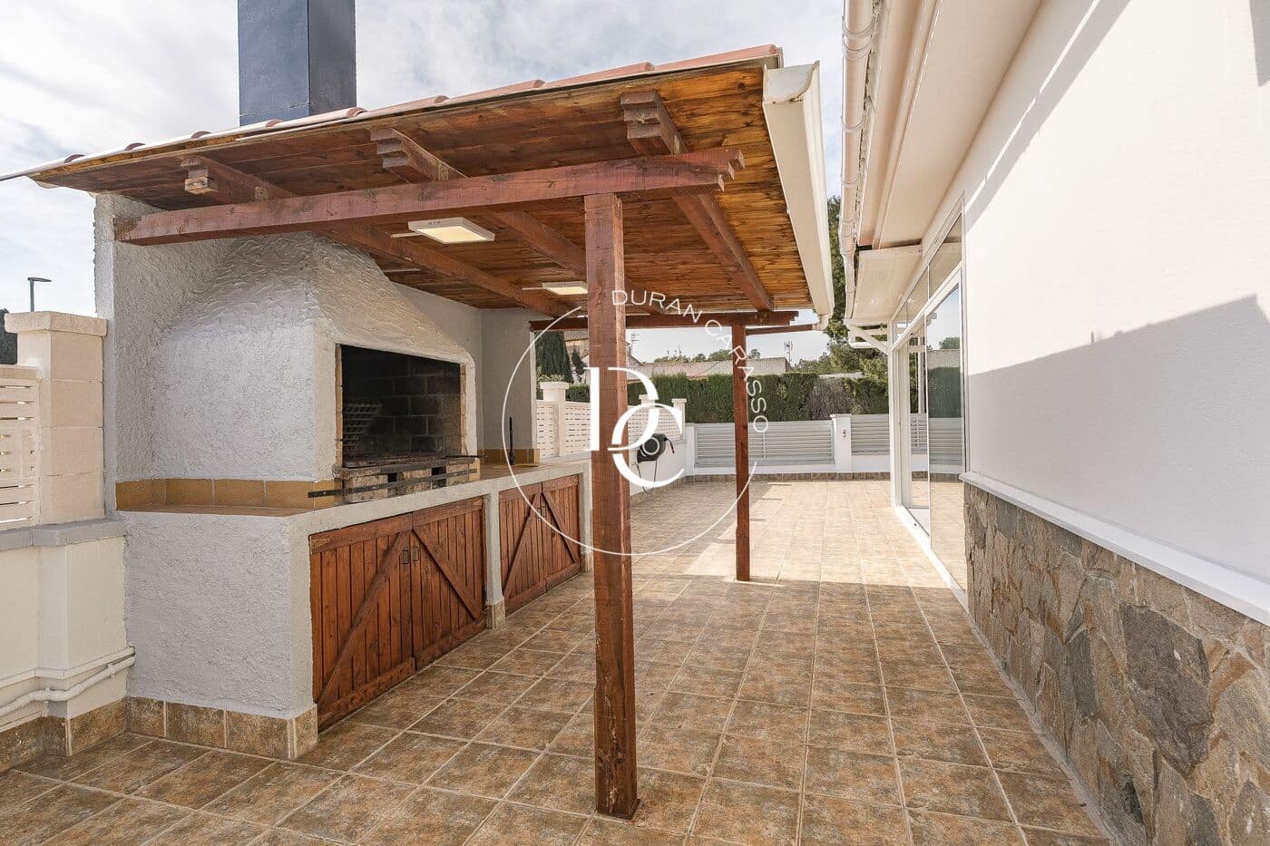 3 bedroom Villa for rent in Cubelles with pool - € 2,900 (Ref: 9726775)