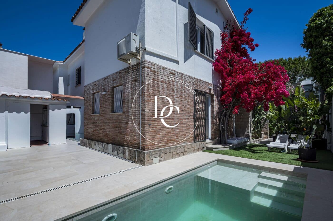 5 bedroom Semi-detached Villa for rent in Sitges with pool garage - € 4,500 (Ref: 9806590)