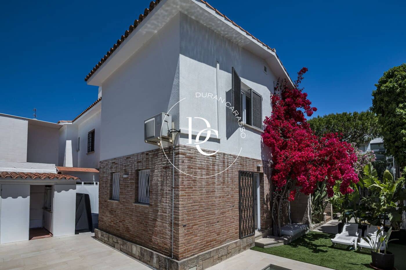 5 bedroom Semi-detached Villa for rent in Sitges with pool garage - € 4,500 (Ref: 9806590)