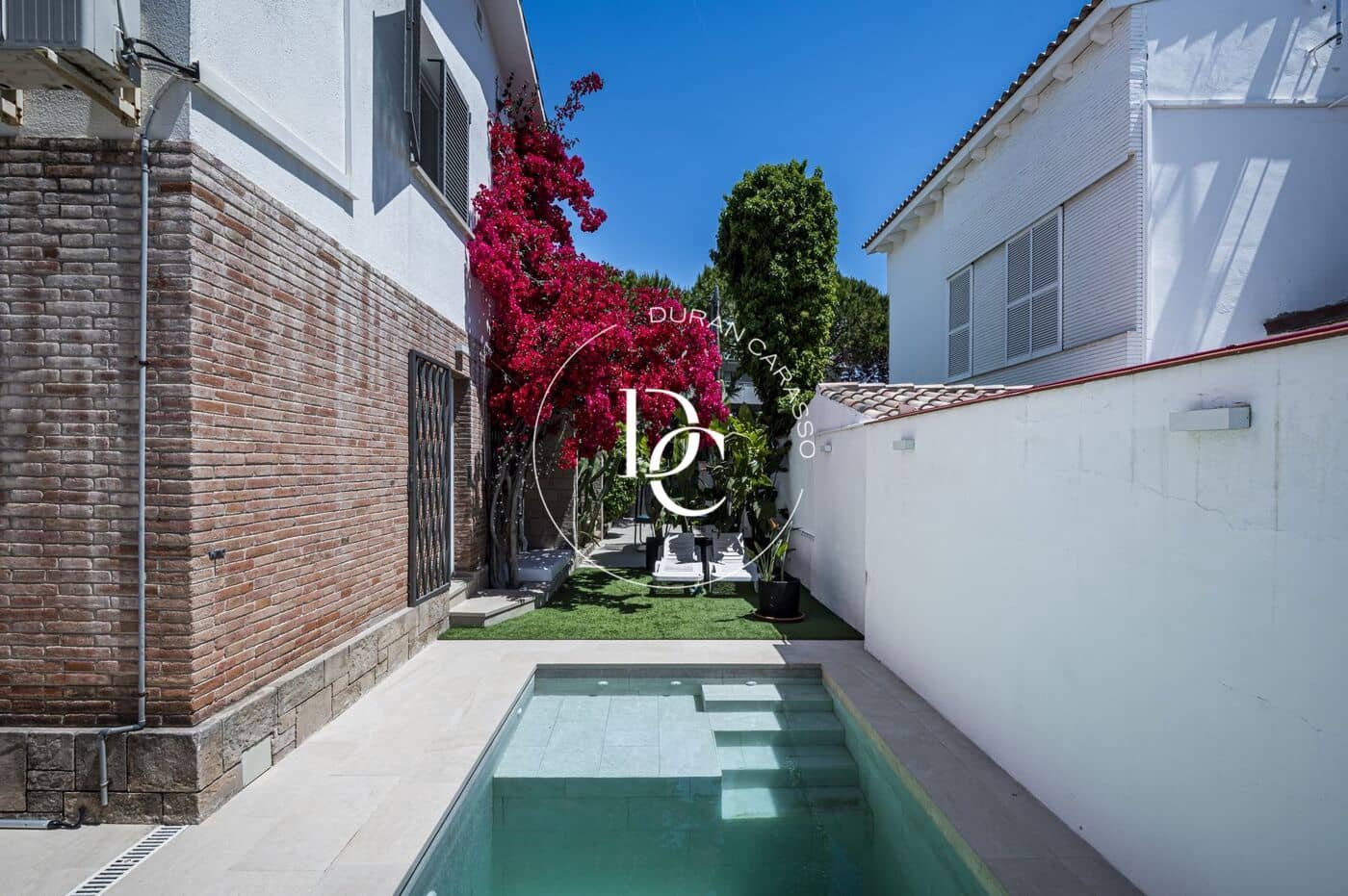 5 bedroom Semi-detached Villa for rent in Sitges with pool garage - € 4,500 (Ref: 9806590)