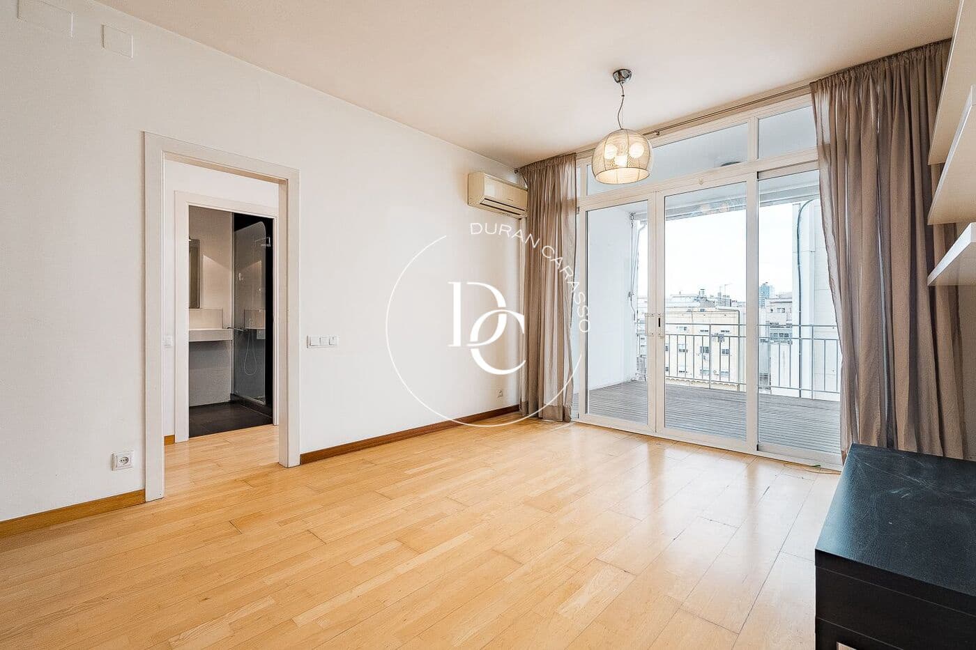 Apartamento de 3 habitaciones en Barcelona ciudad en venta - 593.000 € (Ref: 9812271)