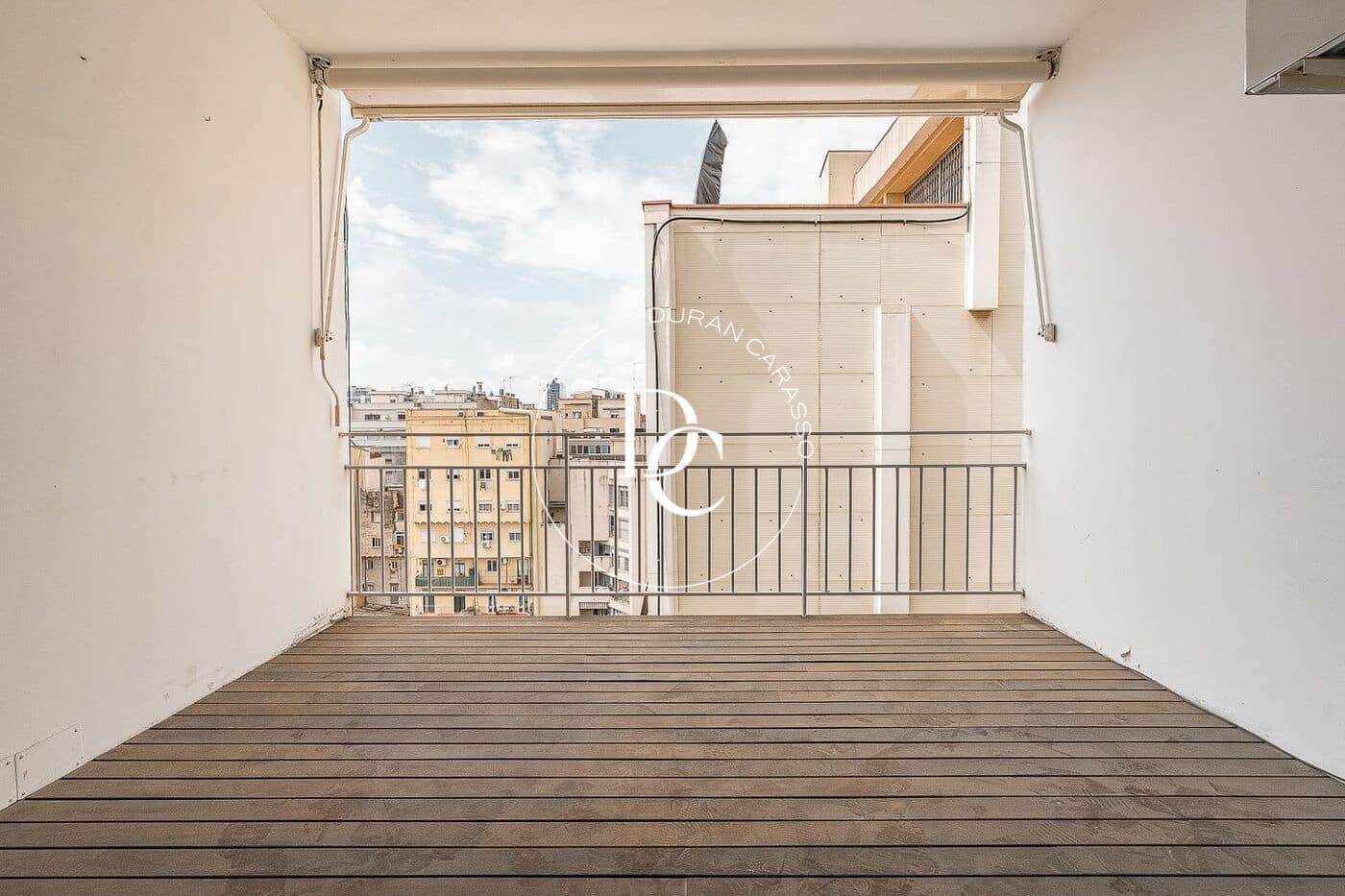 Apartamento de 3 habitaciones en Barcelona ciudad en venta - 593.000 € (Ref: 9812271)