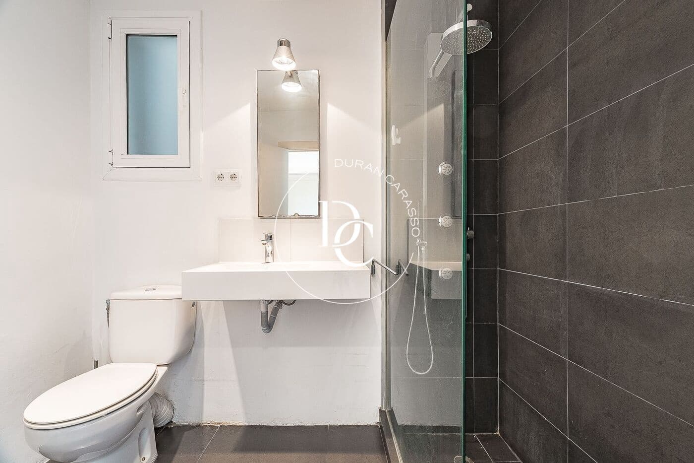 Apartamento de 3 habitaciones en Barcelona ciudad en venta - 593.000 € (Ref: 9812271)