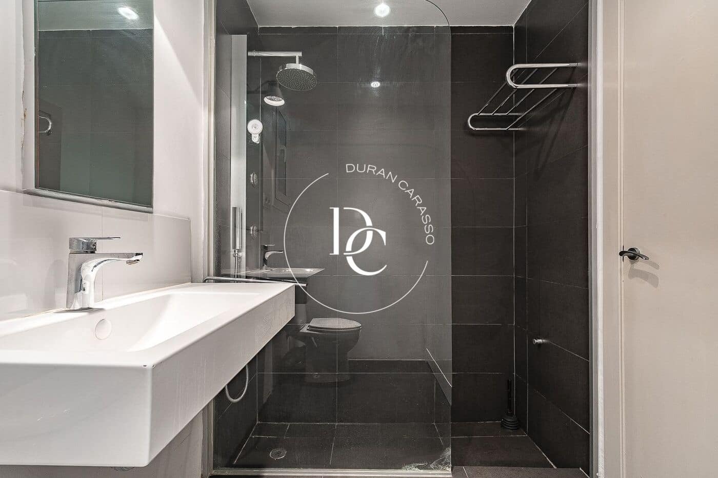 Apartamento de 3 habitaciones en Barcelona ciudad en venta - 593.000 € (Ref: 9812271)