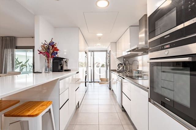 3 Zimmer Apartment zu verkaufen in Sitges mit Pool - 760.000 € (Ref: 9813299)
