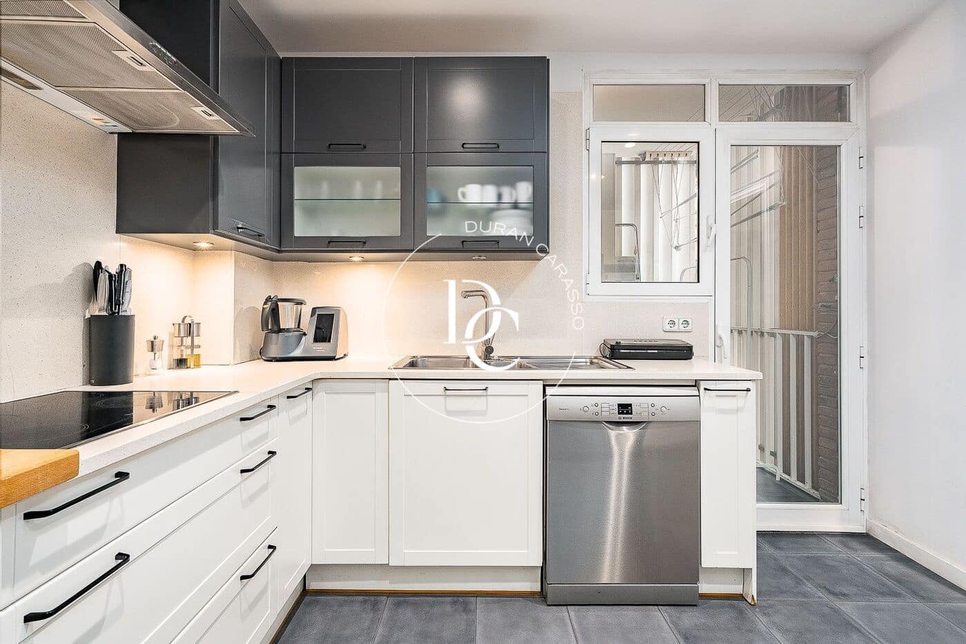 4 bedroom Apartment for sale in Barcelona city - € 1,590,000 (Ref: 9833824)