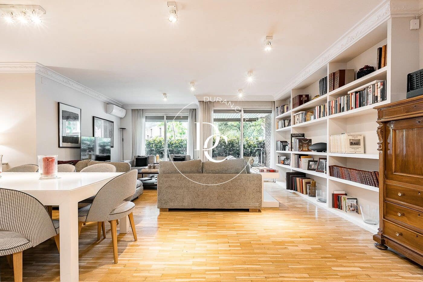 4 bedroom Apartment for sale in Barcelona city - € 1,590,000 (Ref: 9833824)