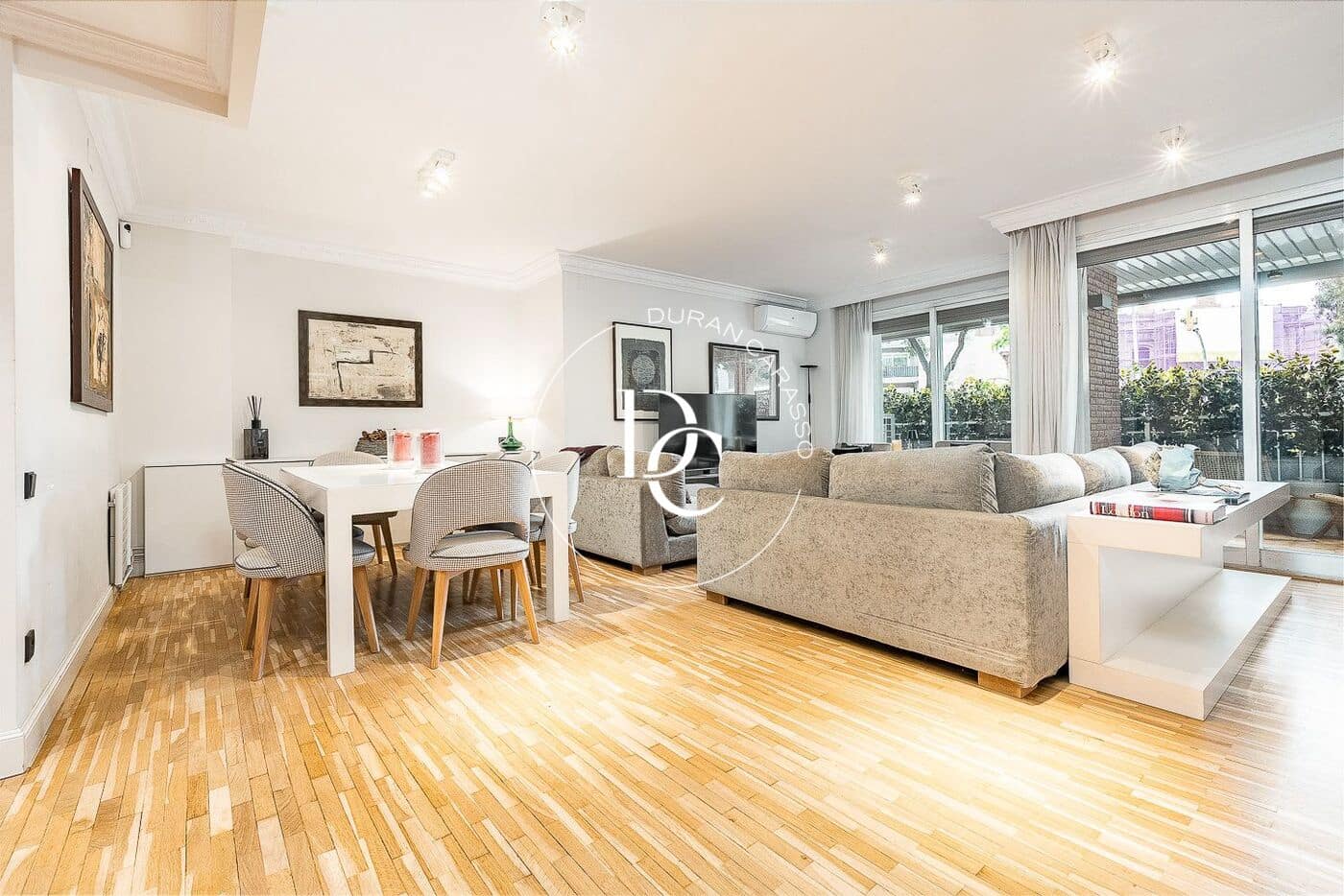 4 bedroom Apartment for sale in Barcelona city - € 1,590,000 (Ref: 9833824)