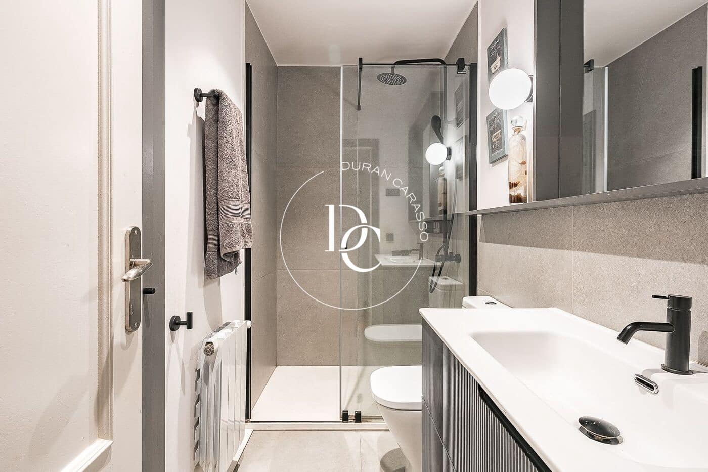 4 bedroom Apartment for sale in Barcelona city - € 1,590,000 (Ref: 9833824)