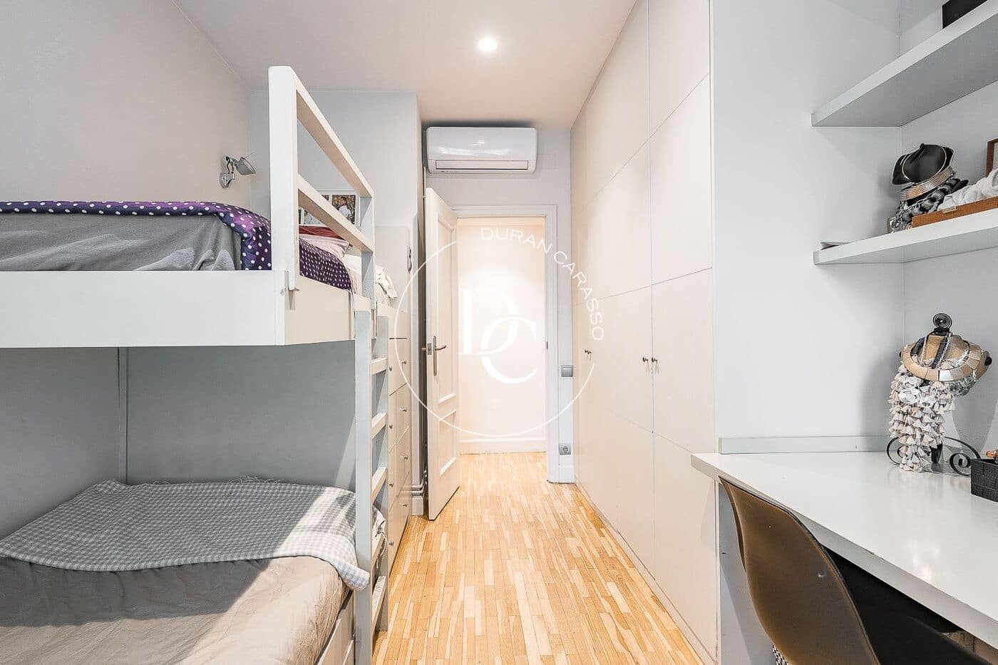 4 bedroom Apartment for sale in Barcelona city - € 1,590,000 (Ref: 9833824)