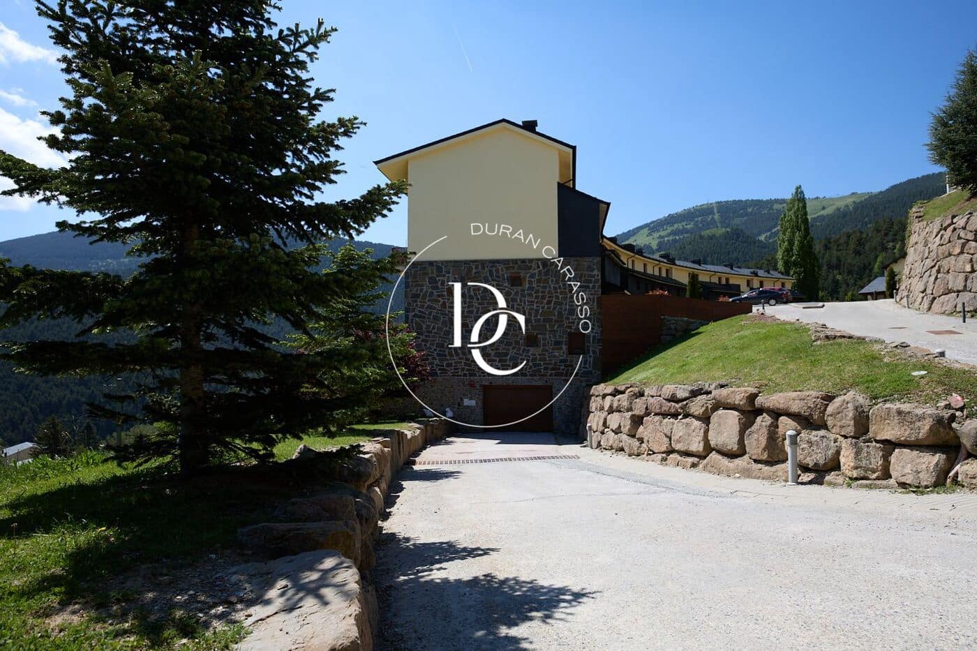 2 bedroom Apartment for sale in Alp - € 252,000 (Ref: 9862009)