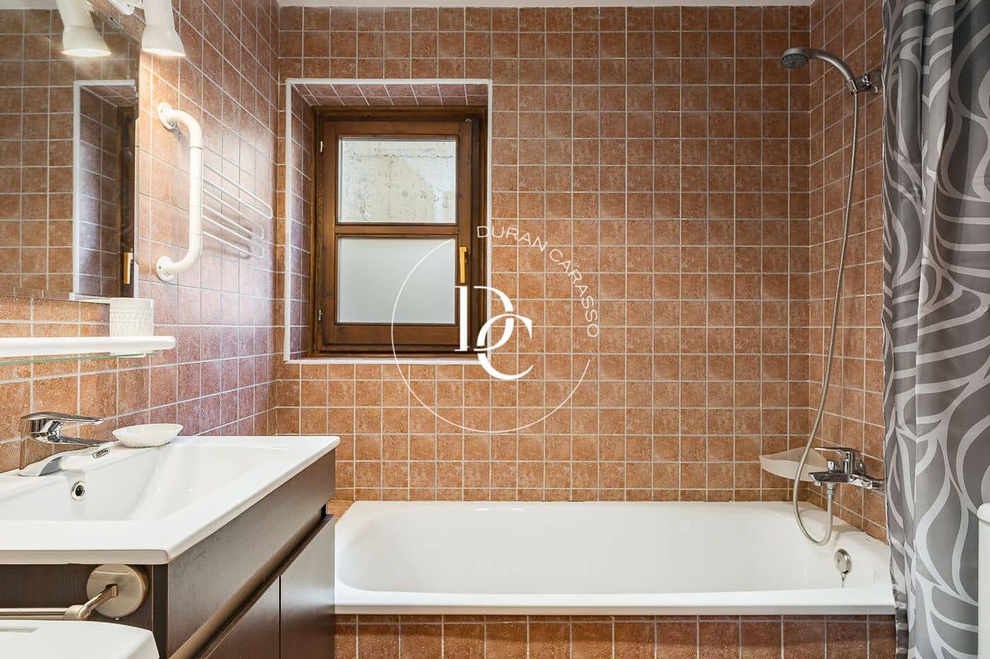 2 bedroom Apartment for rent in Alp with garage - € 1,500 (Ref: 9865355)