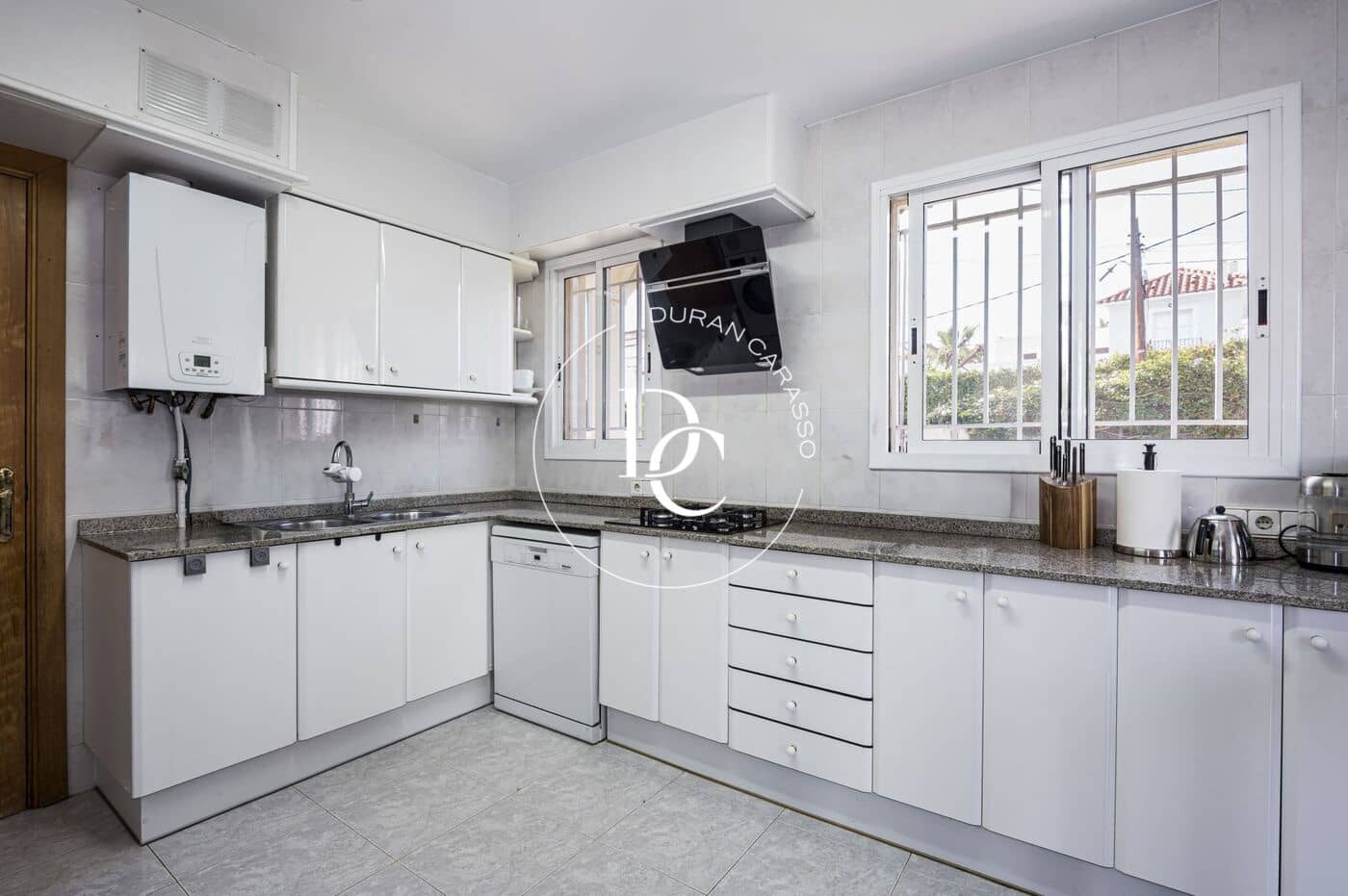 4 Zimmer Villa zu vermieten in Sitges mit Pool Garage - 6.000 € (Ref: 9890530)