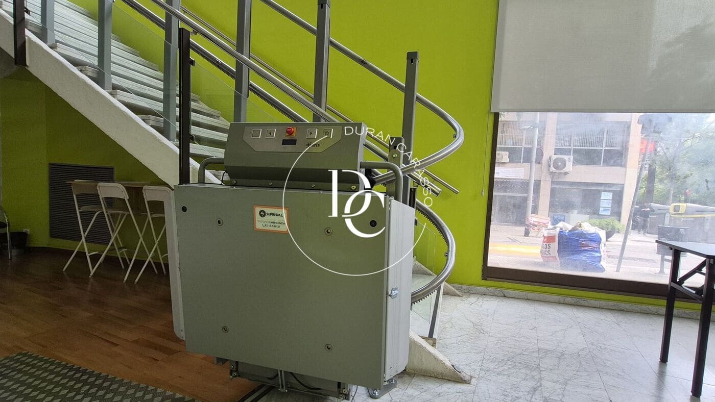 Commercial for sale in Barcelona city - € 680,000 (Ref: 9899411)