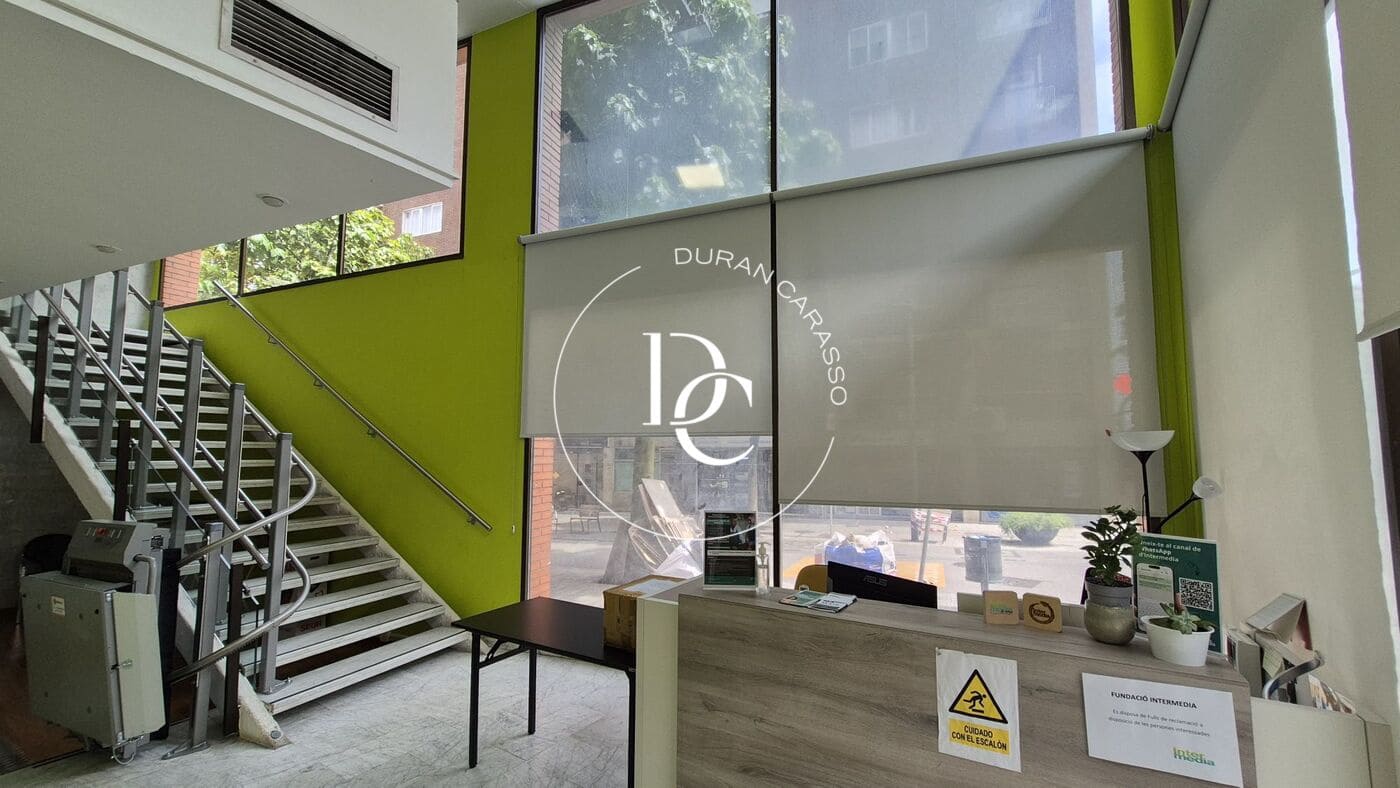 Commercial for sale in Barcelona city - € 680,000 (Ref: 9899411)