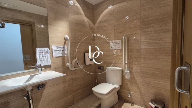 Local Commercial à vendre à Les Corts, Barcelone ville - 680 000 € (Ref: 9899411)