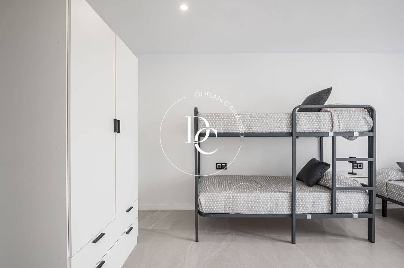 Chalet de 3 habitaciones en Canyelles en venta con piscina - 680.000 € (Ref: 9904661)