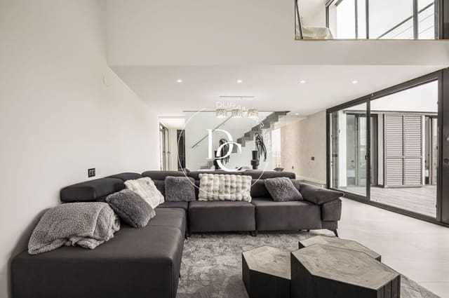 Chalet de 3 habitaciones en Canyelles en venta - 680.000 € (Ref: 9904661)