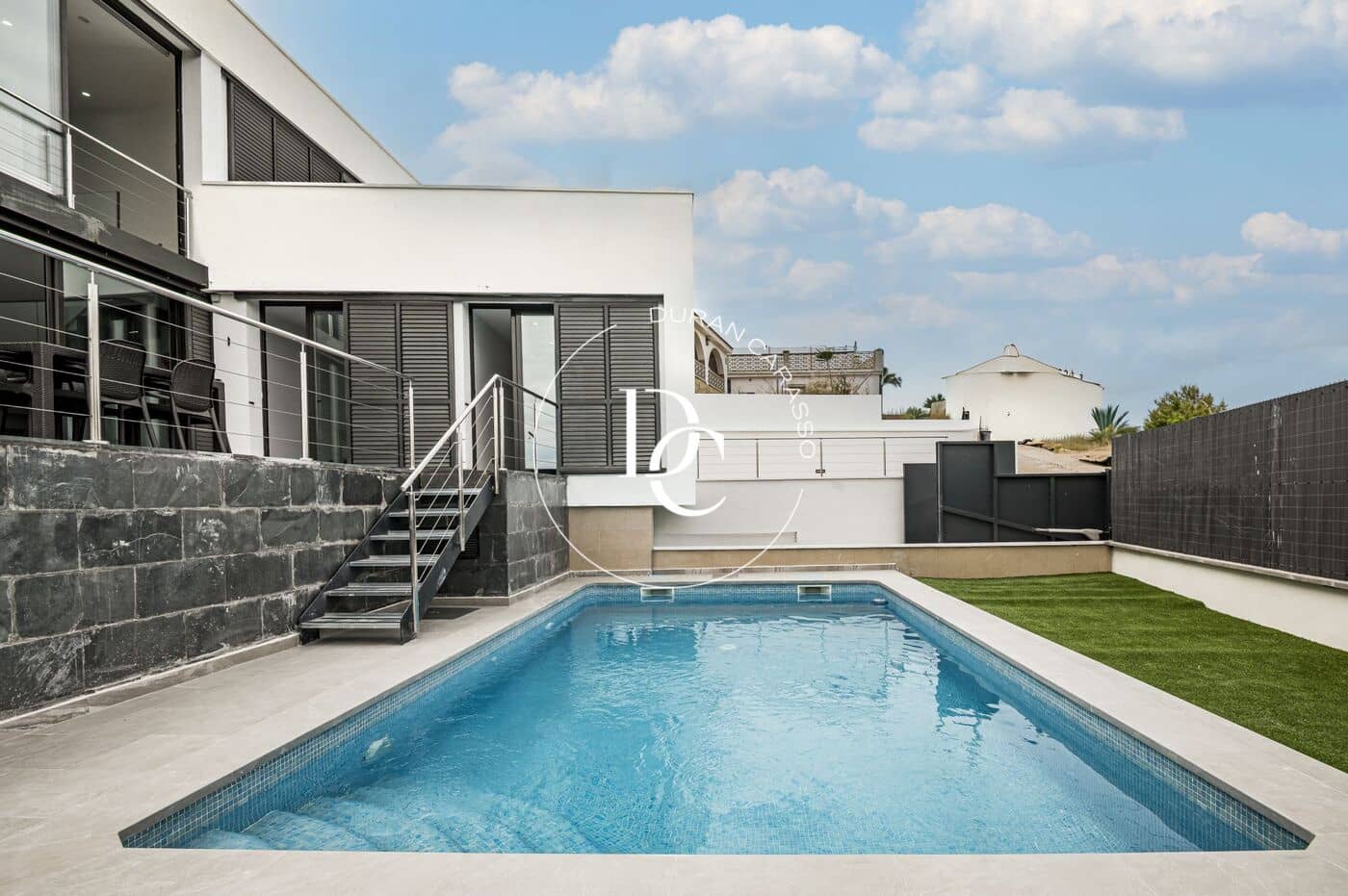 Chalet de 3 habitaciones en Canyelles en venta con piscina - 680.000 € (Ref: 9904661)