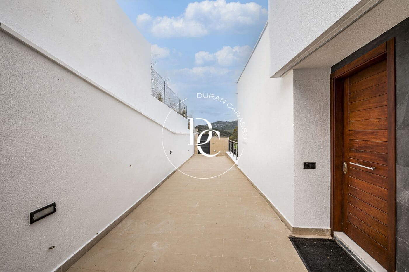 Chalet de 3 habitaciones en Canyelles en venta con piscina - 680.000 € (Ref: 9904661)