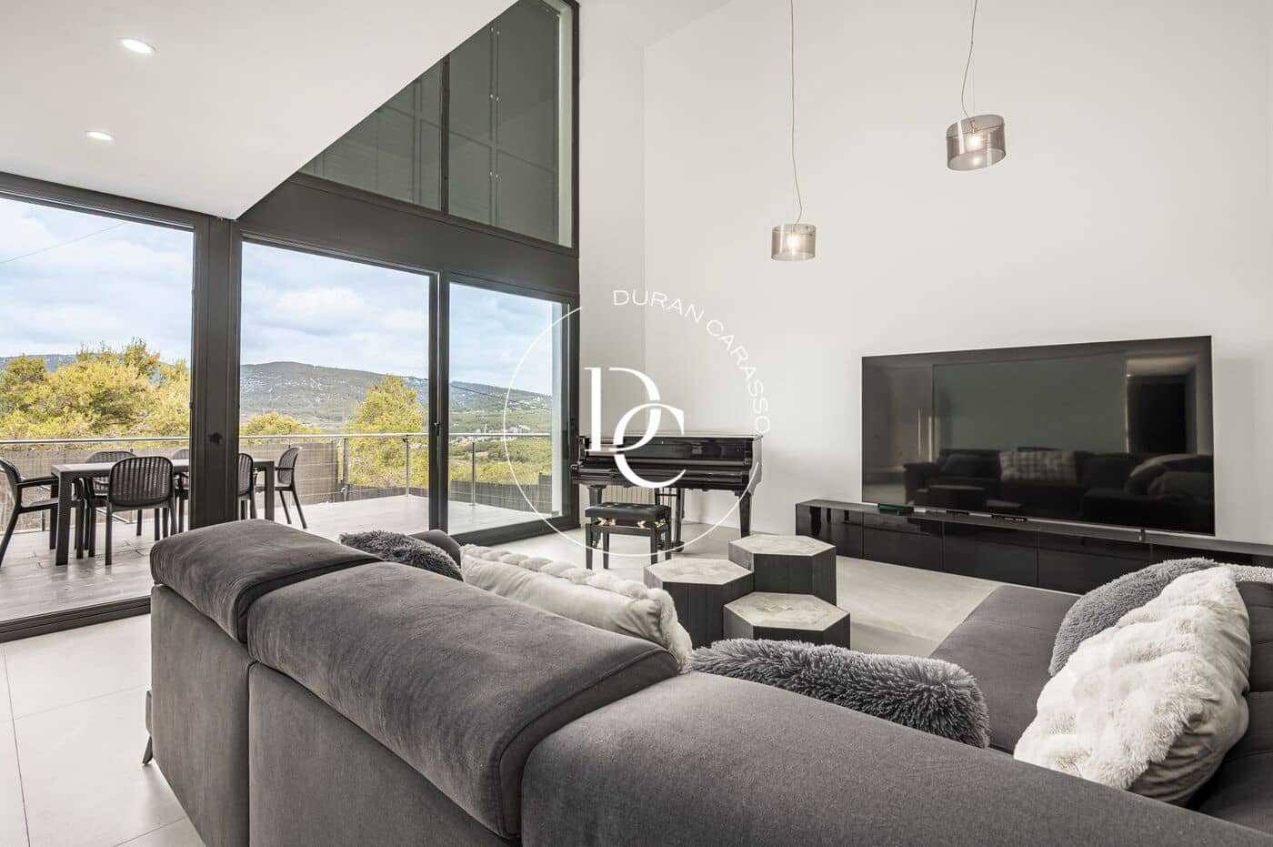 Chalet de 3 habitaciones en Canyelles en venta con piscina - 680.000 € (Ref: 9904661)