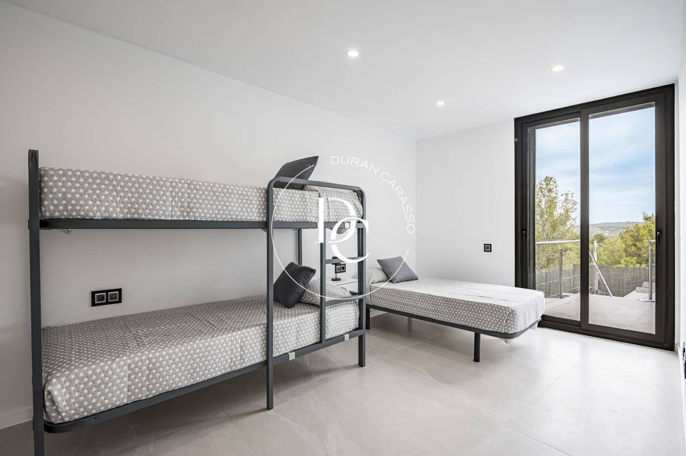 Chalet de 3 habitaciones en Canyelles en venta con piscina - 680.000 € (Ref: 9904661)
