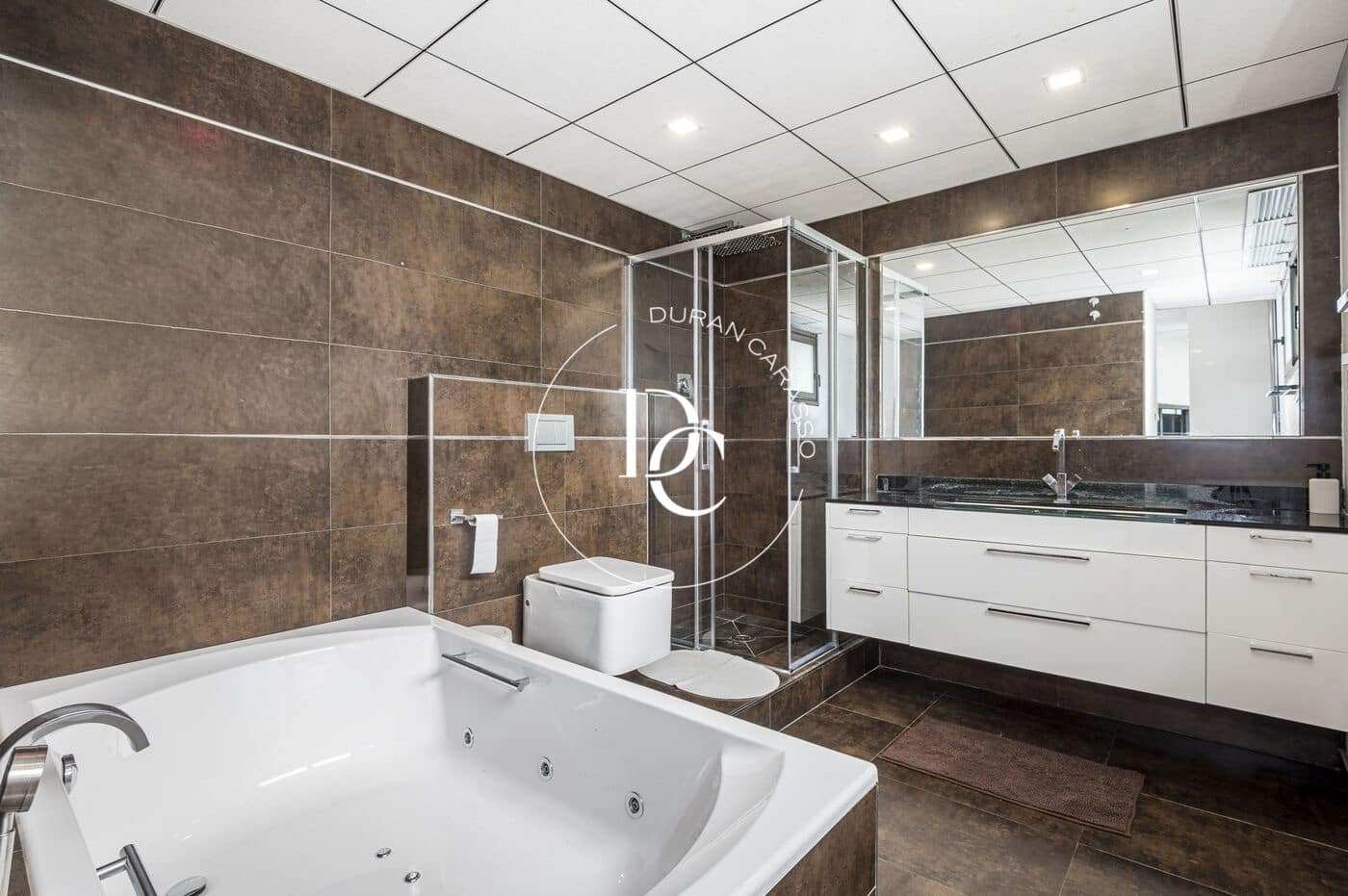 Chalet de 3 habitaciones en Canyelles en venta con piscina - 680.000 € (Ref: 9904661)